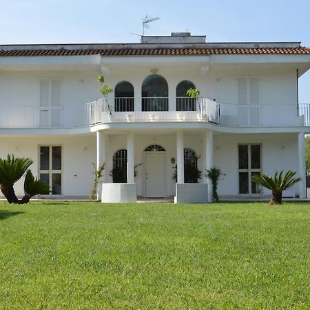 Casa Blanca B&B Latina Extérieur photo