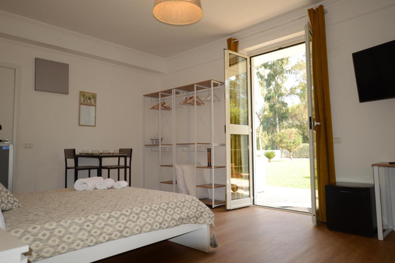 Casa Blanca B&B Latina Extérieur photo