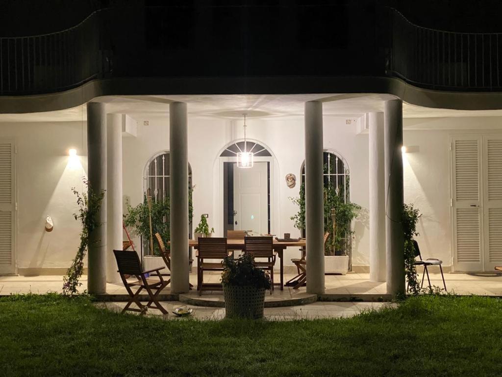 Casa Blanca B&B Latina Extérieur photo