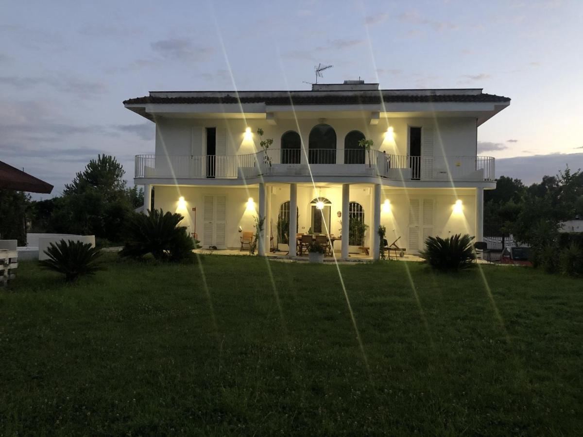 Casa Blanca B&B Latina Extérieur photo
