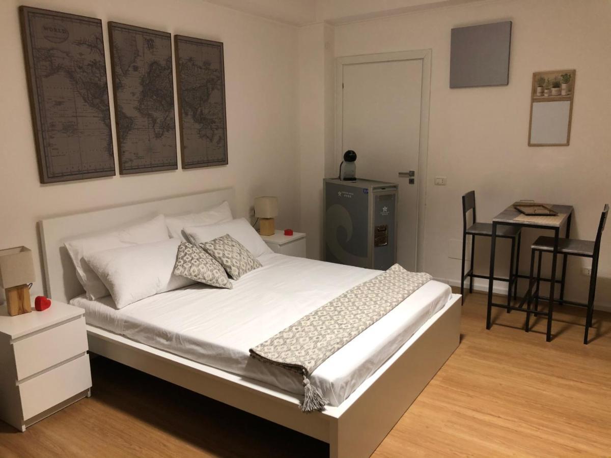 Casa Blanca B&B Latina Extérieur photo