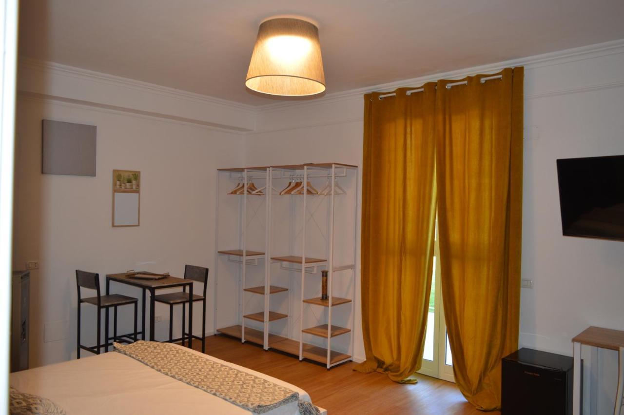 Casa Blanca B&B Latina Extérieur photo