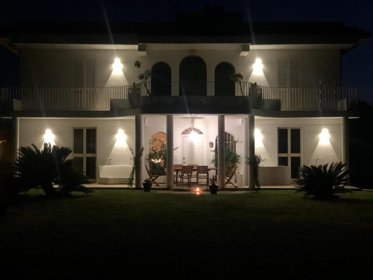 Casa Blanca B&B Latina Extérieur photo