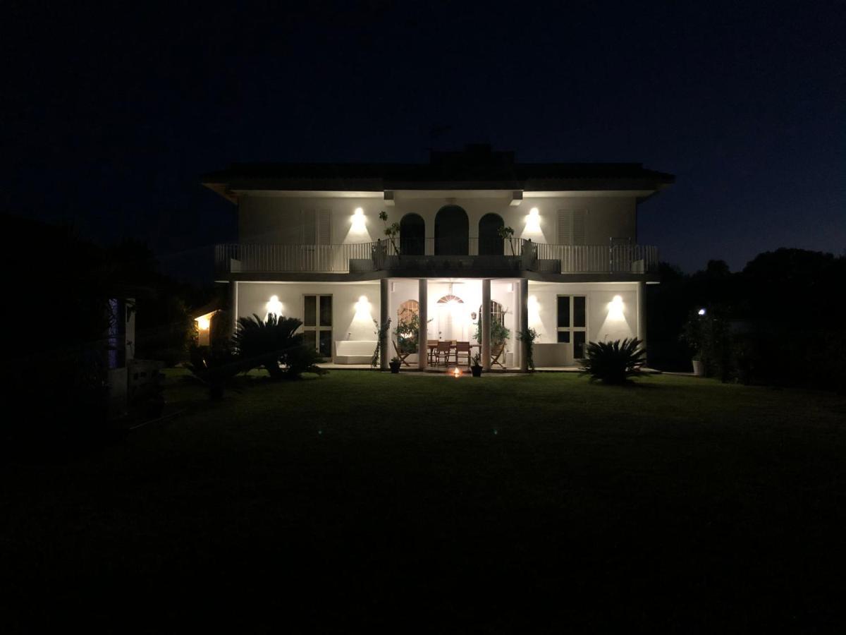 Casa Blanca B&B Latina Extérieur photo