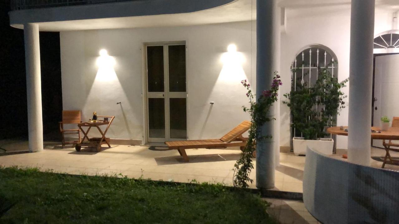 Casa Blanca B&B Latina Extérieur photo