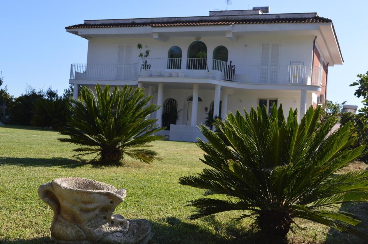 Casa Blanca B&B Latina Extérieur photo